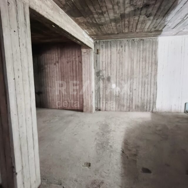 4356-70934774.jpg