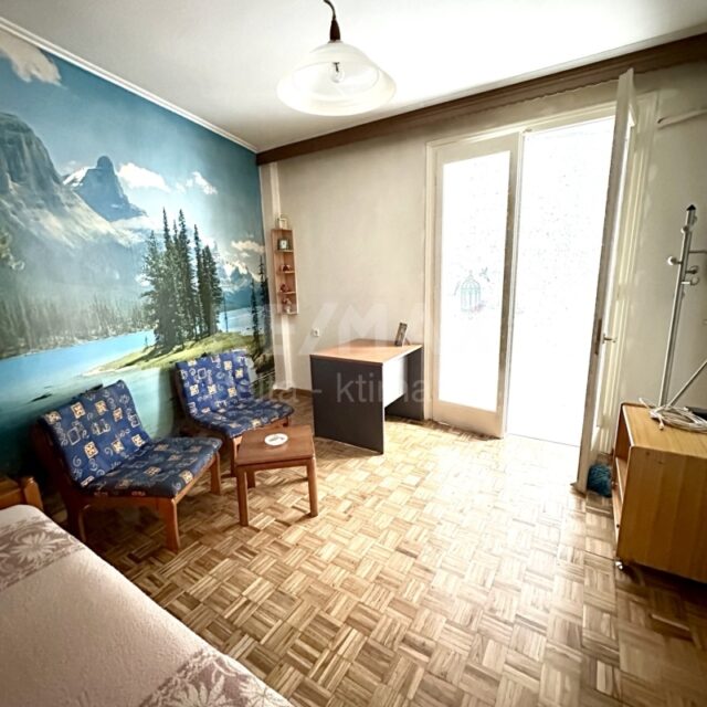 1142-72507441.jpg