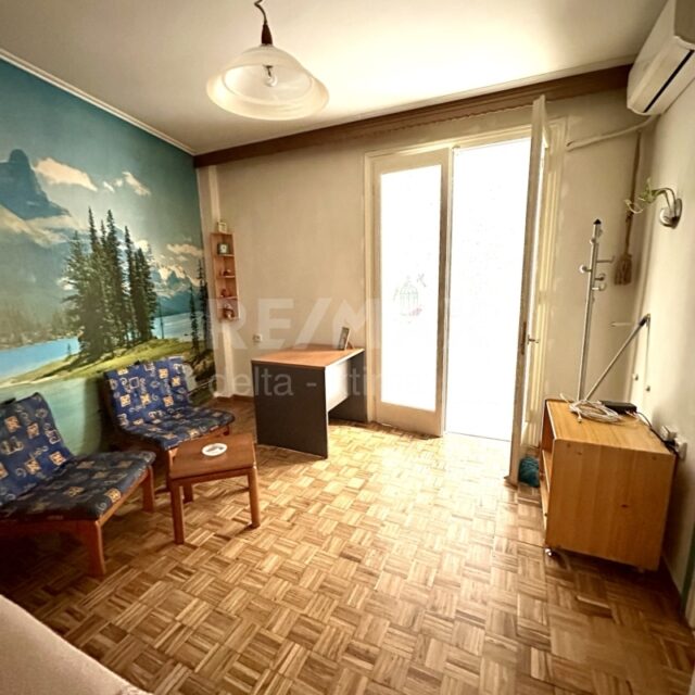 1142-72563349.jpg