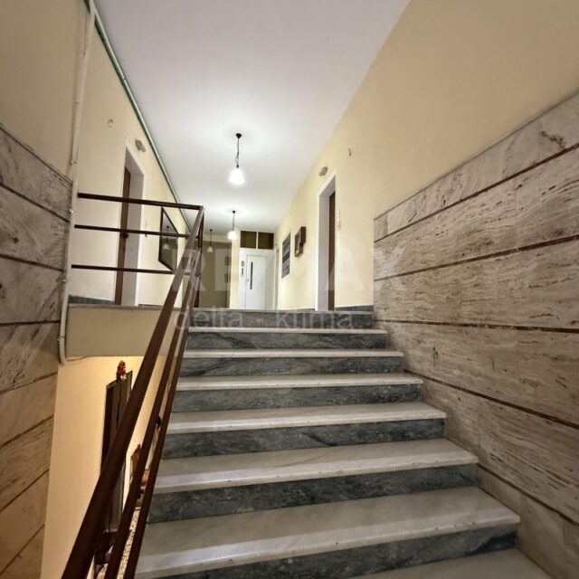 1120-76336230.jpg