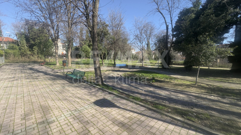 1112-84019505.jpg