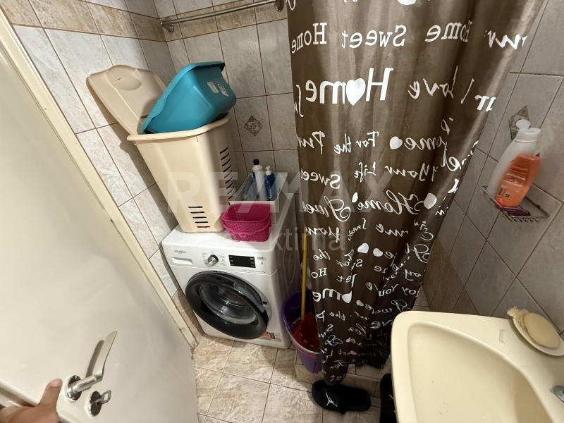 1099-76801576.jpg