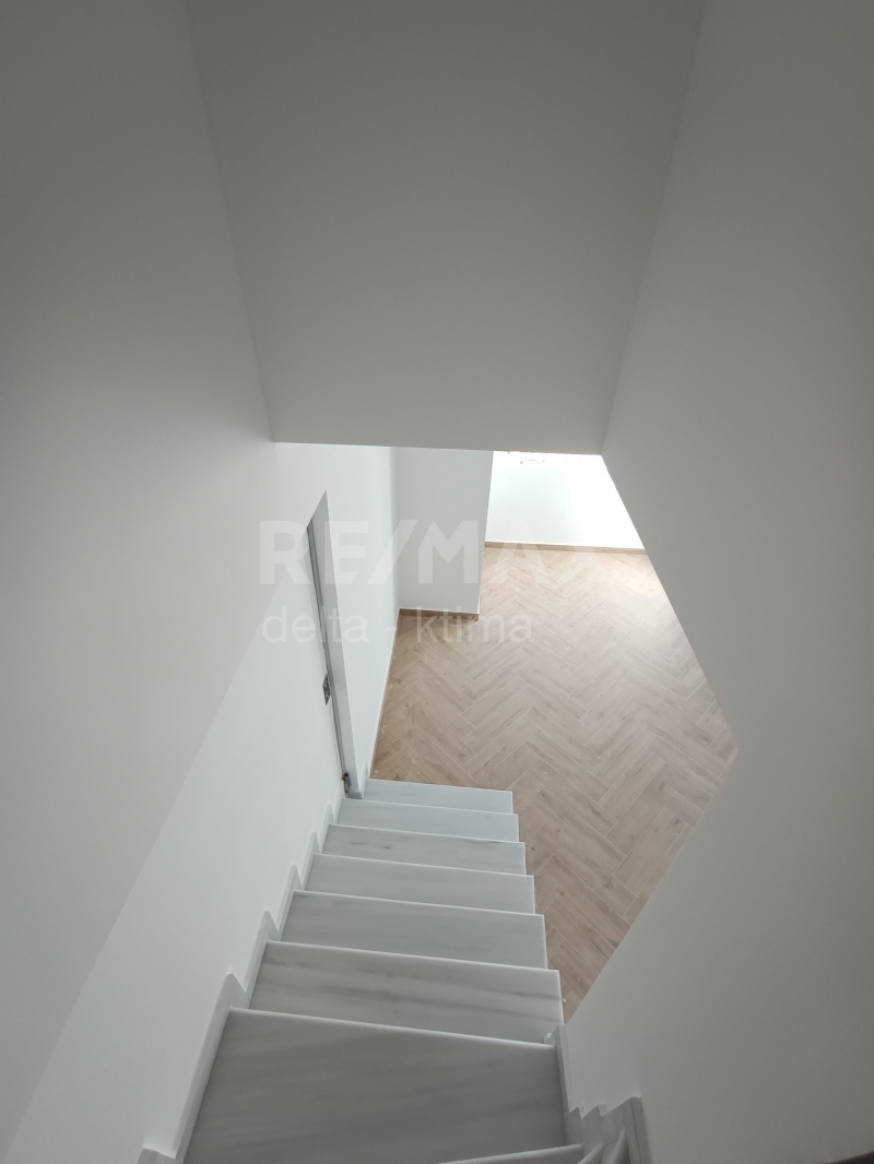 1121-49054276.jpg