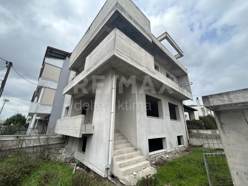 4368-83639617.jpg