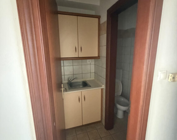 1099-93789647.jpg