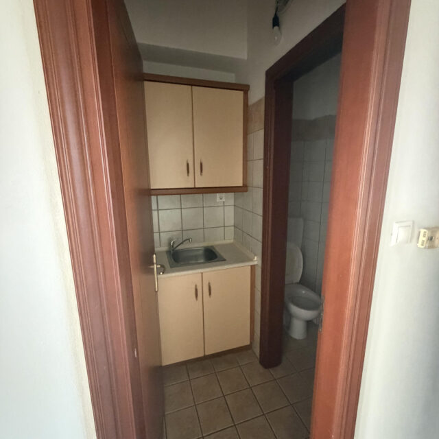 1099-93789647.jpg