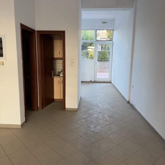 1099-93818376.jpg