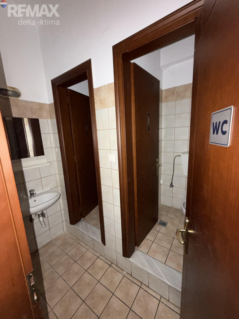 1099-93823496.jpg