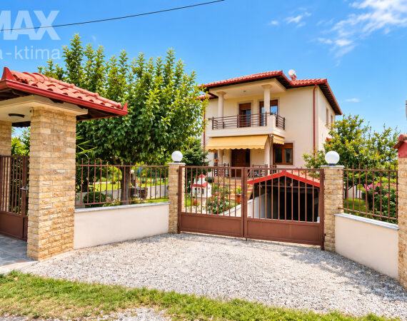4372-93039574.jpg